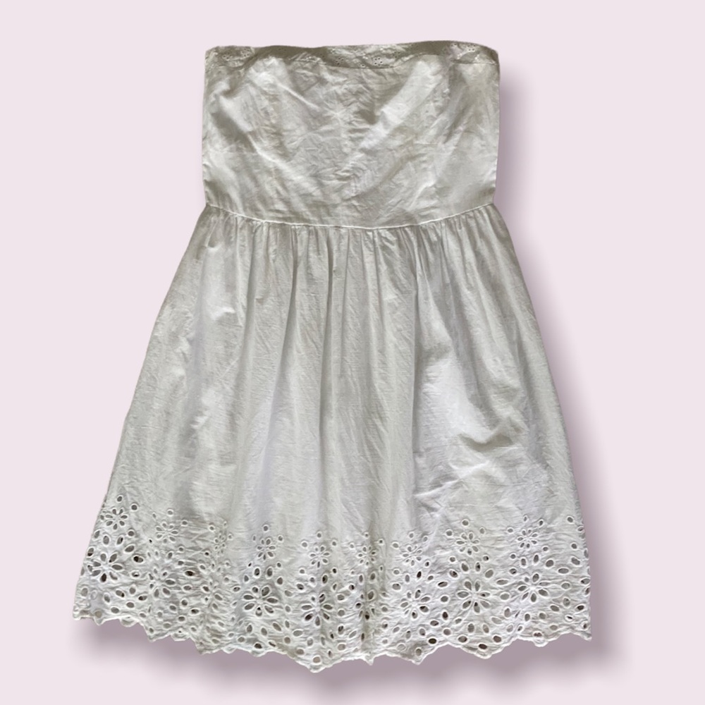 Strapless white dress. Eyelet lace details. Koton. Size Europe 36/ US 6.